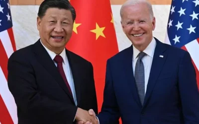 La prima stretta di mano fra Joe Biden e Xi Jinping